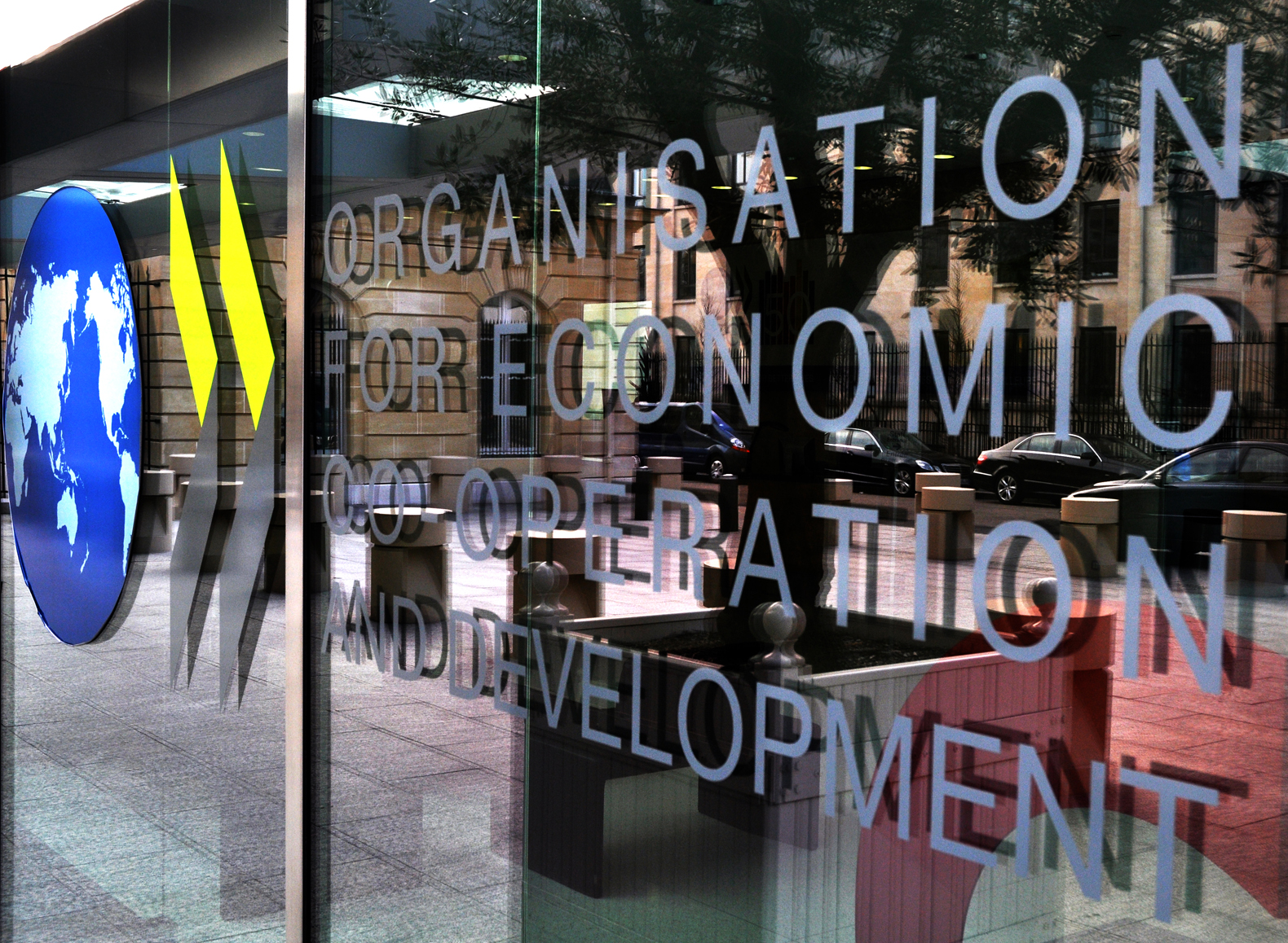 Economie mondiale : L'OCDE relève ses prévisions mais pointe des tensions croissantes