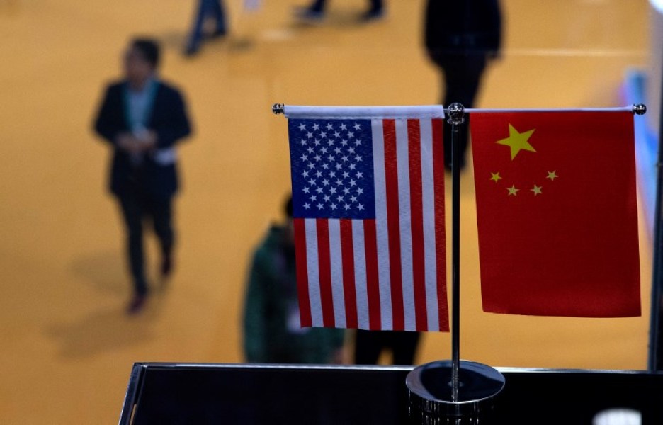 Commerce: Chine et USA discutent d'une levée des surtaxes douanières, selon Pékin