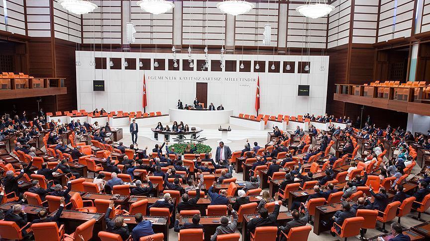 Le Parlement turc adopte une motion autorisant l’envoi de troupes militaires en Libye