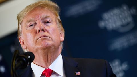 Trump annonce la "suspension temporaire" de l'immigration