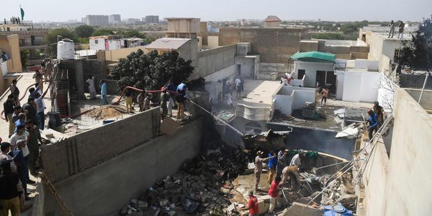 Crash d’un avion au Pakistan  : 100 personnes perdent la vie