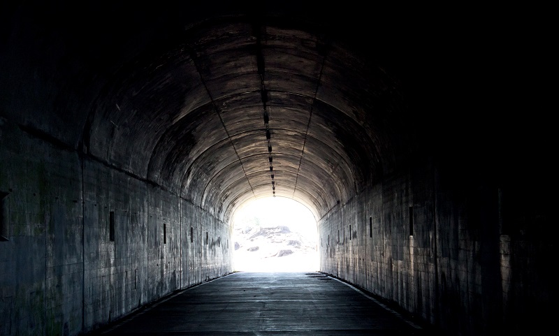 LA LUMIÈRE AU BOUT DU TUNNEL ?