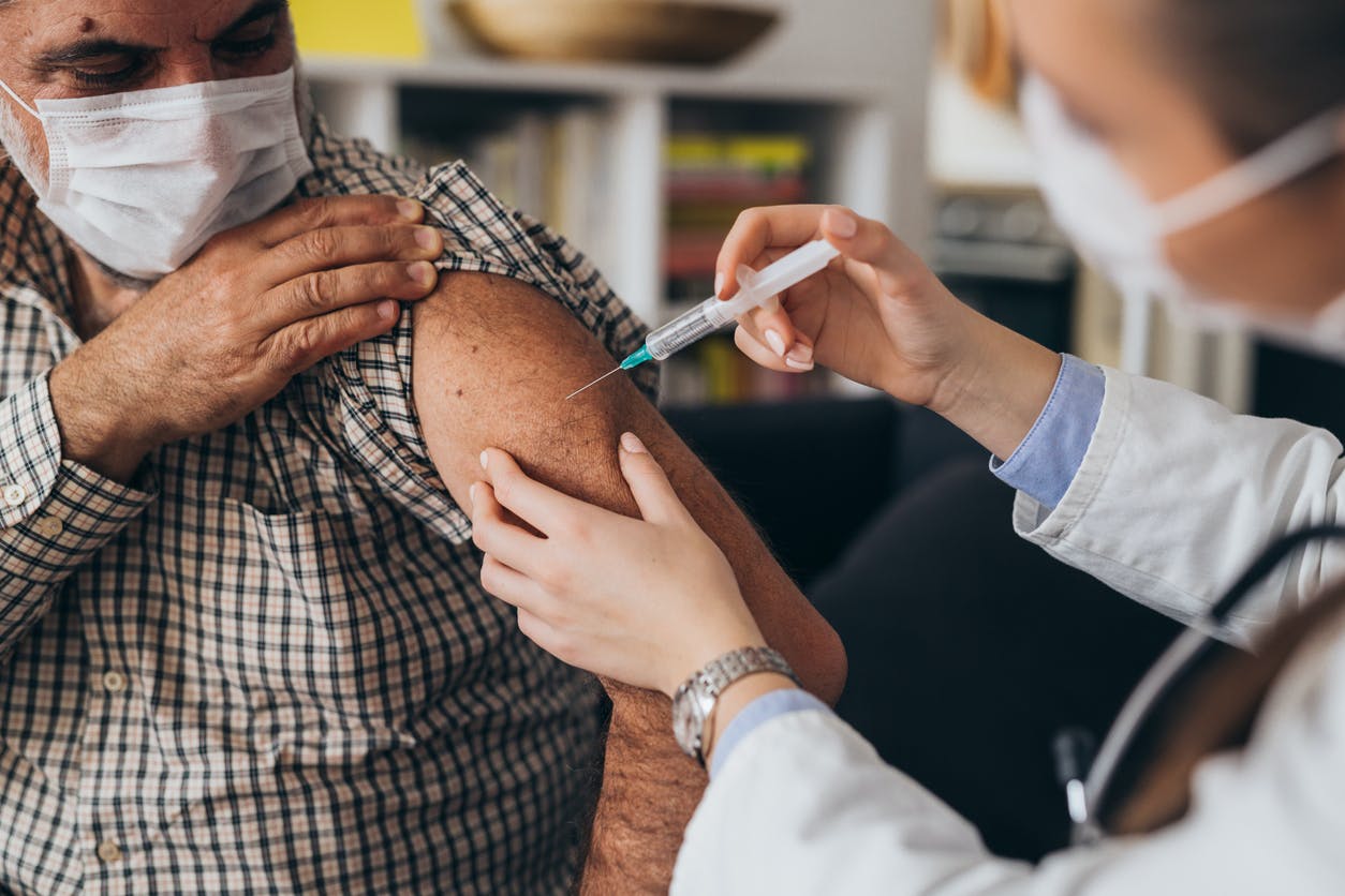 Vaccin Covid-19: prise en charge gratuite des personnes présentant des symptômes graves