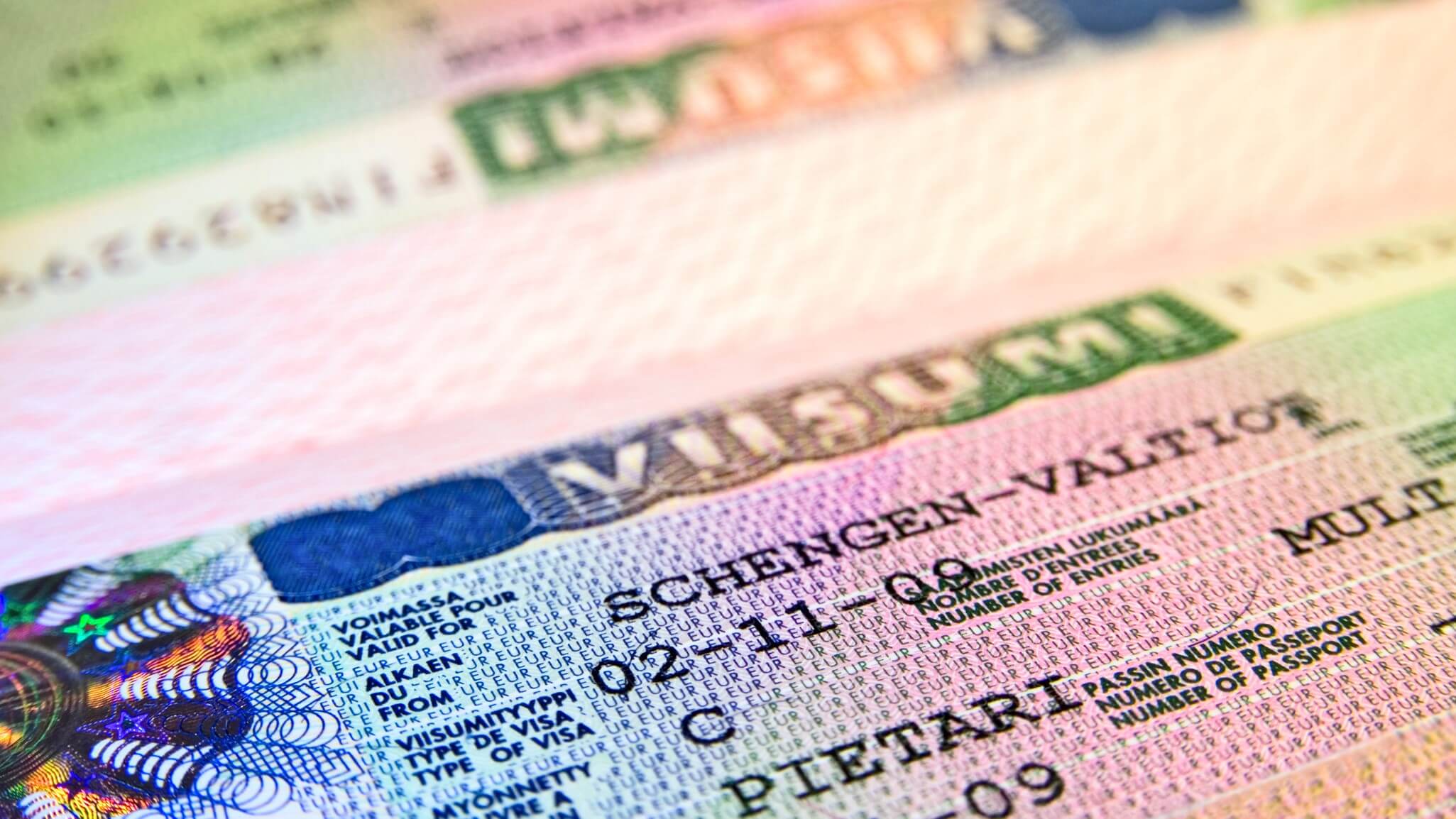 Affaire des visas: À quoi joue la France ?