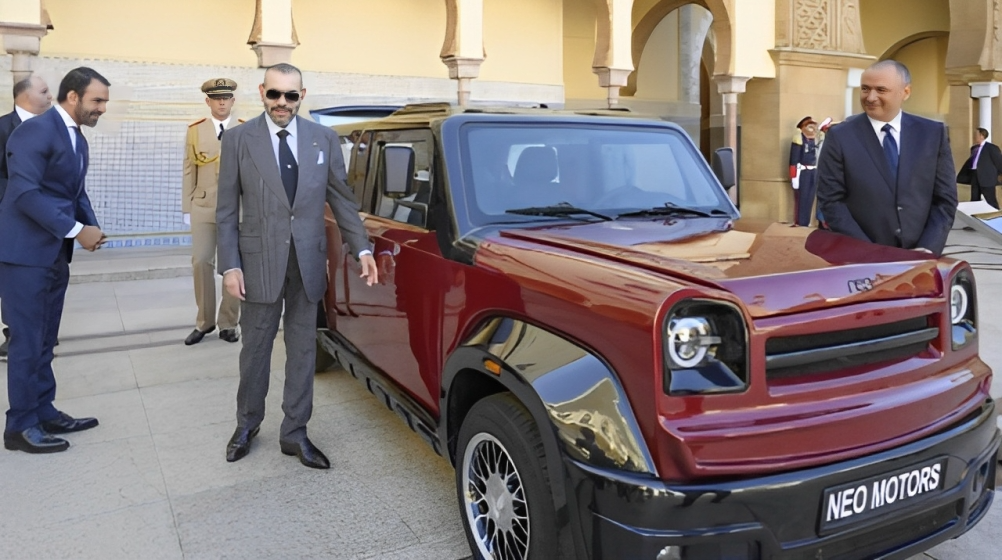 Présentation au Roi d'un modèle de la 1ère marque automobile grand public marocaine et du prototype de véhicule à hydrogène