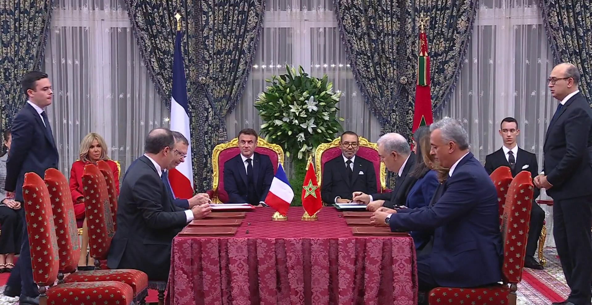 Maroc - France : le Roi Mohammed VI et Emmanuel Macron président la cérémonie de signature de plusieurs accords